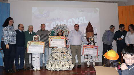 Desfile de Carnaval com muita alegria e animação