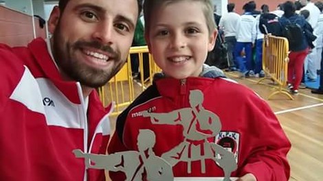 ATLETAS DE KARATÉ CONTINUAM A CONQUISTAR PRIMEIRO LUGAR EM COMPETIÇÃO INTERNACIONAL 