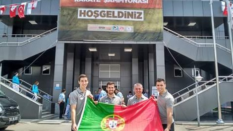 ATLETAS DE KARATÉ DE CAMPANHÃ CONQUISTAM BRONZE EM CAMPEONATO EUROPEU 